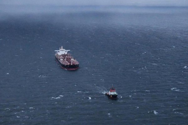 Un nuevo barco de la 'flota en la sombra' rusa, visto sobre el gasoducto del Báltico