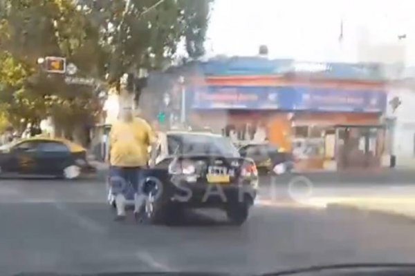 Sigue la saga de violencia veraniega: un taxista golpeó a otro con un bate de beisbol en Rosario