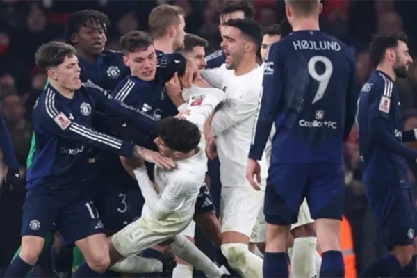 Analizan posibles sanciones a Manchester United y Arsenal por una pelea en la FA Cup