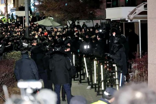 El presidente de Corea del Sur es detenido en su residencia por haber impuesto la ley marcial