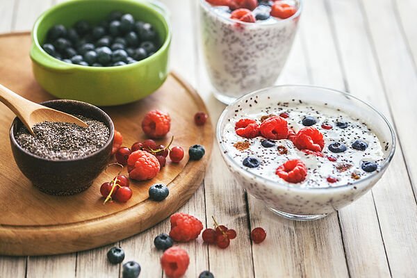 El desayuno con fruta que me ayuda a estar menos hinchada y a tener la piel más luminosa