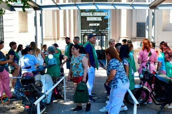 Trabajadores del Hospital Geriátrico Provincial, de paro por tiempo indeterminado: piden el pase a planta de contratados 