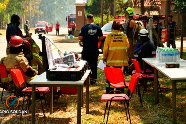 Fuego en Capitán Bermúdez: continúa el trabajo para contener las llamas en el bosque de Celulosa y evitar que se propaguen