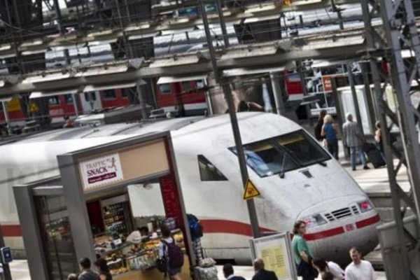 Un hombre sobrevive aferrado a los cables de un tren de alta velocidad durante 30 kilómetros en Alemania