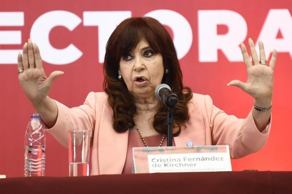 Milei firma un proyecto que puede impedir la candidatura de Cristina Kirchner