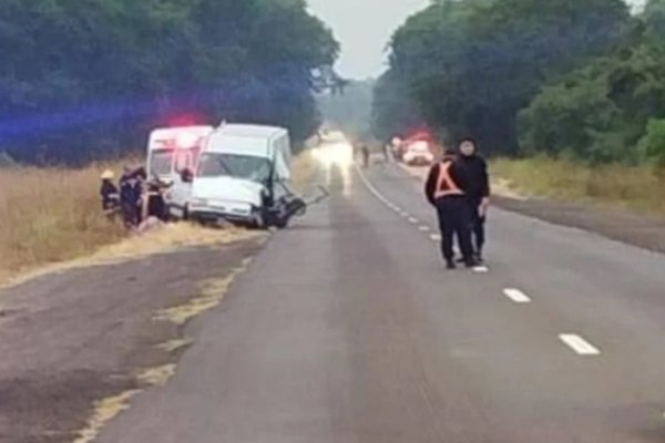 Cuatro heridos tras un choque entre una camioneta y una trafic en Corrientes