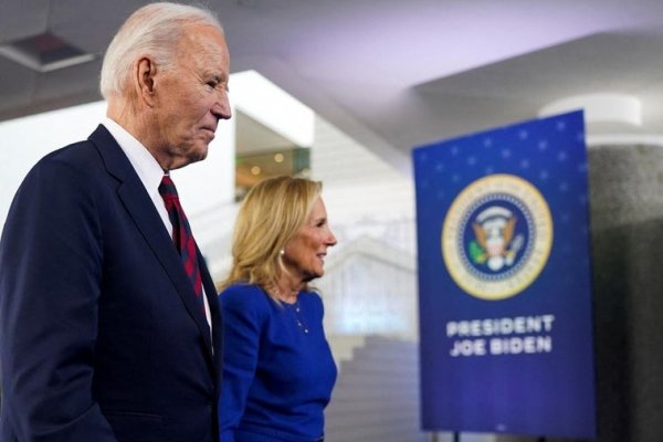 Biden firma indultos preventivos para altos cargos amenazados por Trump