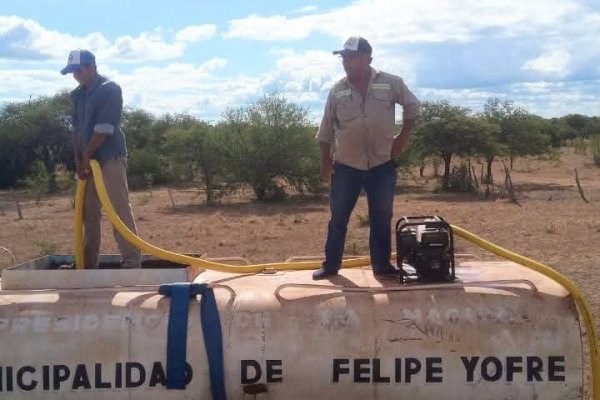 En soledad un intendente combate incendios y pide ayuda al gobierno provincial