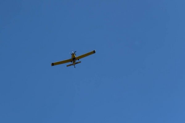 Sin medios aéreos propios para combatir incendios la Provincia alquila aviones hidrantes