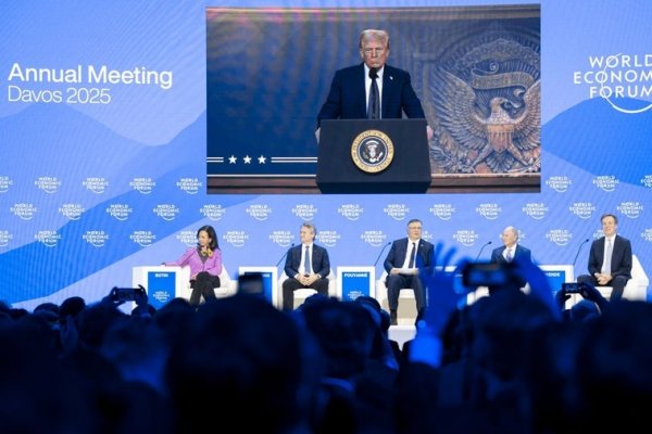 Trump, al ataque en Davos: «Mi mensaje al mundo: o hacéis vuestros productos en América o pagáis aranceles»