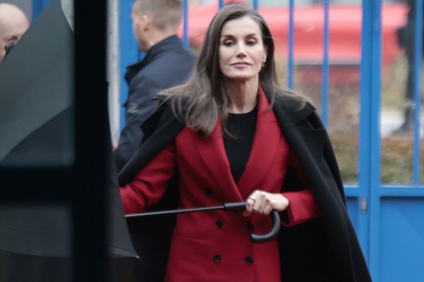 El sastre rojo de la reina Letizia al que le ponemos un 