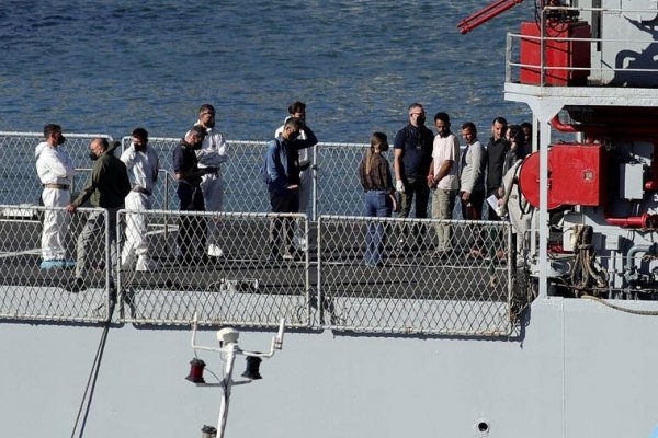 Italia vuelve a envíar a 49 migrantes a los centros de detención de Albania