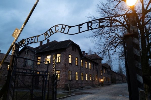 Señal en directo de los actos por el 80 aniversario de la liberación de Auschwitz