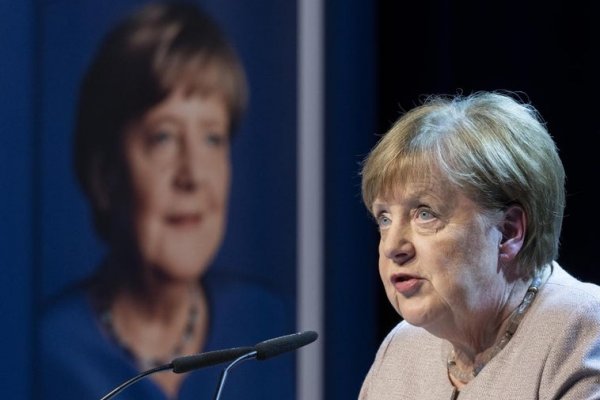 Merkel afea a su sucesor en el partido que se haya apoyado en la derecha radical sobre políticas migratorias