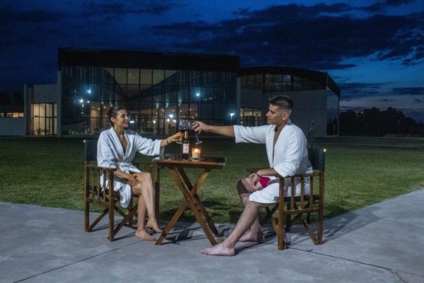 Tapalqué invita a vivir las termas de noche