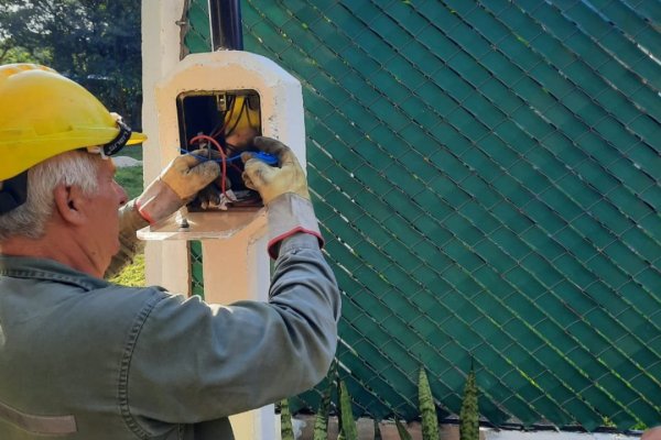 SON ÓRDENES! Aunque haga 50 grados de calor tenemos que cortarle la luz