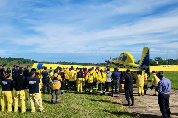 Ante la presión social y clamor por ayuda el gobernador viaja a una zona de incendios