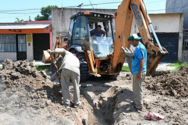 Realizan conexiones cloacales en varios barrios capitalinos