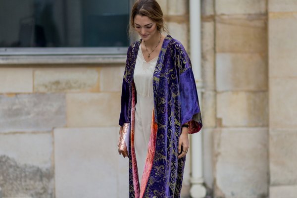 Hoy ha llegado a Parfois el kimono que las que trabajamos en moda queremos para nuestros looks de invitada