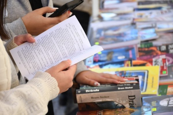 Llega el Ciclo Contraste con venta circular de libros y poesía oral en Casa Martínez