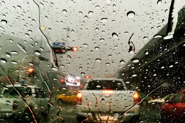 LLEGÓ LA HUMEDAD! La lluvia se fue por un rato en Corrientes Capital