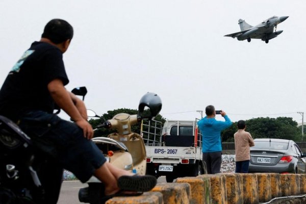 Taiwán detecta 24 aviones chinos mientras un barco canadiense transita por sus aguas