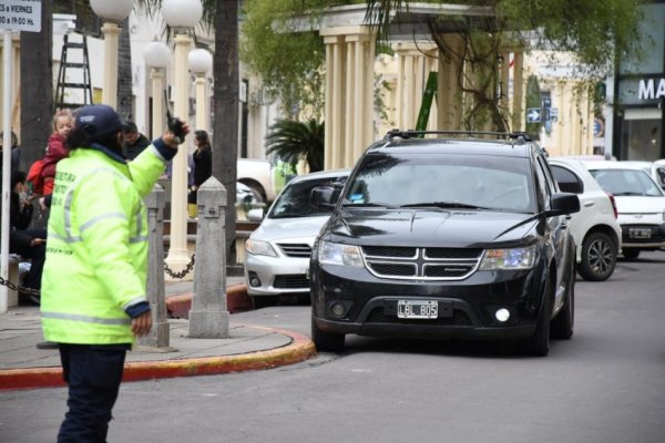 BILLETERA EN MANO! Se viene el estacionamiento medido en las cuadras de las escuelas