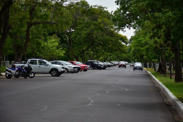 La municipalidad cambia el estacionamiento en la costanera y estallaron las críticas