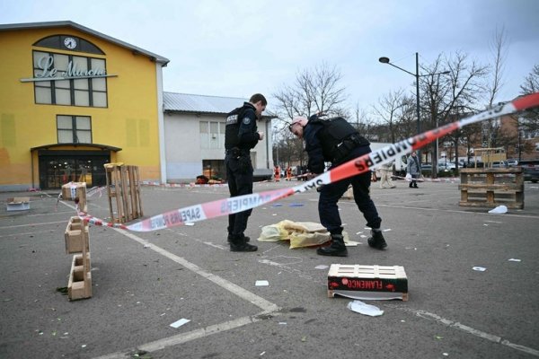 Al menos un muerto y dos heridos en un atentado con cuchillo en Francia: el atacante estaba vigilado por terrorismo