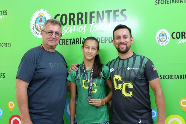 Llegó a Corrientes la campeona argentina de trail U20, Brenda Insaurralde