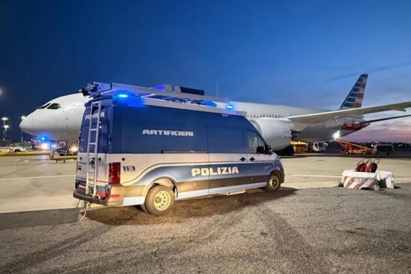 Aterriza de emergencia en Roma un avión escoltado por cazas militares por una falsa amenaza de bomba