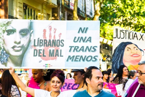 Investigan el supuesto suicidio de una mujer trans en una comisaría