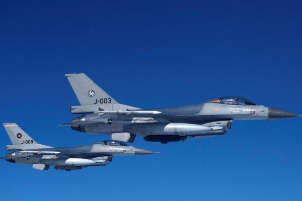 Polonia envía cuatro F16 a reforzar la vigilancia del Báltico mientras Bielorrusia reagrupa sus tropas