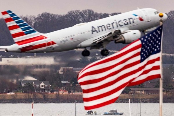 Un vuelo de American Airlines, obligado a abortar el aterrizaje para evitar chocar con otro avión en Washington