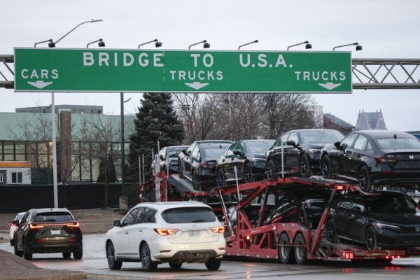 Trump retrasa un mes los aranceles para Canadá y México a los gigantes de la automoción