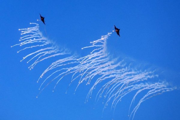 Un avión militar en Corea del Sur lanza por error ocho bombas y hiere a varios civiles