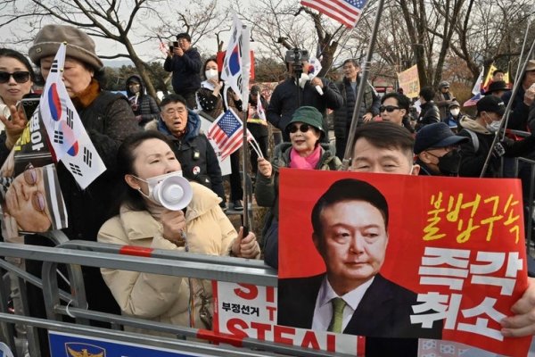 El expresidente Yoon es liberado después de que un tribunal de Corea del Sur aceptara su solicitud de cancelar su arresto