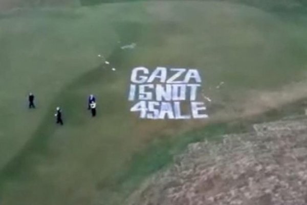 Vandalizan el campo de golf de Trump en Escocia: «Gaza no está a la venta»