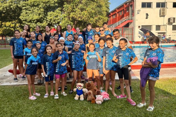 El equipo Remero de natación fue campeón en el Torneo de Verano de Resistencia