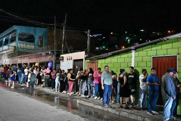 Los hondureños votan en unas primarias marcadas por las irregularidades