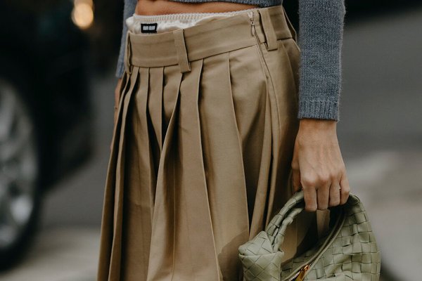 Es lunes, llueve y hace frío pero a Zara llegó anoche la falda más bonita de la primavera