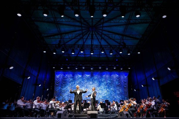 Plácido Domingo hizo vibrar Colonia y dejó un mensaje que nadie esperaba