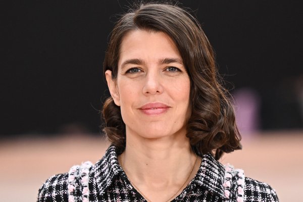 Por qué desde ayer todo el mundo está hablando del nuevo corte de pelo de Carlota Casiraghi en París