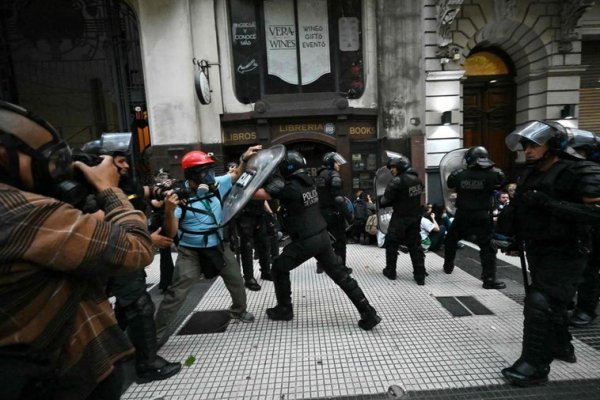 Graves incidentes en Argentina en una protesta de jubilados contra el Gobierno