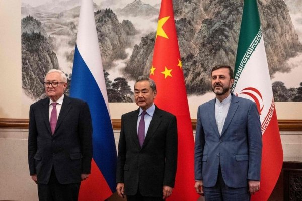 China y Rusia respaldan el «pacífico» programa nuclear de Irán y piden «respeto mutuo» a EE.UU.