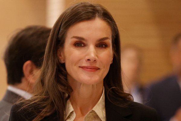 El nuevo bolso de la reina Letizia que querrán todas las invitadas es de esta firma de Almería