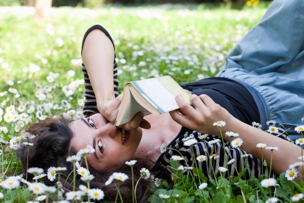 Como experta en libros, estas son las novelas que recomiendo a mis amigas para esta primavera