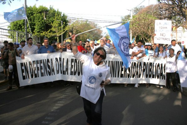 PARO! Alto acatamiento de docentes y no docentes en la UNNE