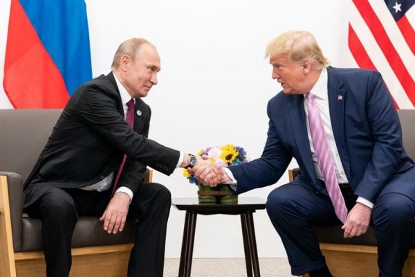 Trump y Putin negocian «dividir activos» de Ucrania para la tregua