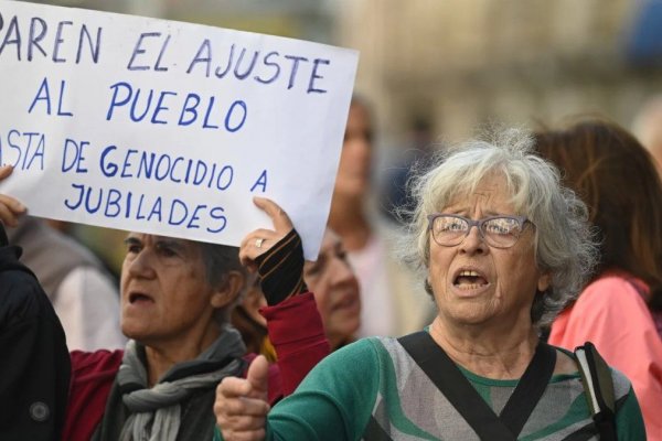 JUBILADOS! Nos movilizamos en Corrientes para decirle basta al gobierno de Milei y Valdés